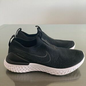 Women’s Nike Epic Phantom React Flyknit Black Size 9 Sneakers